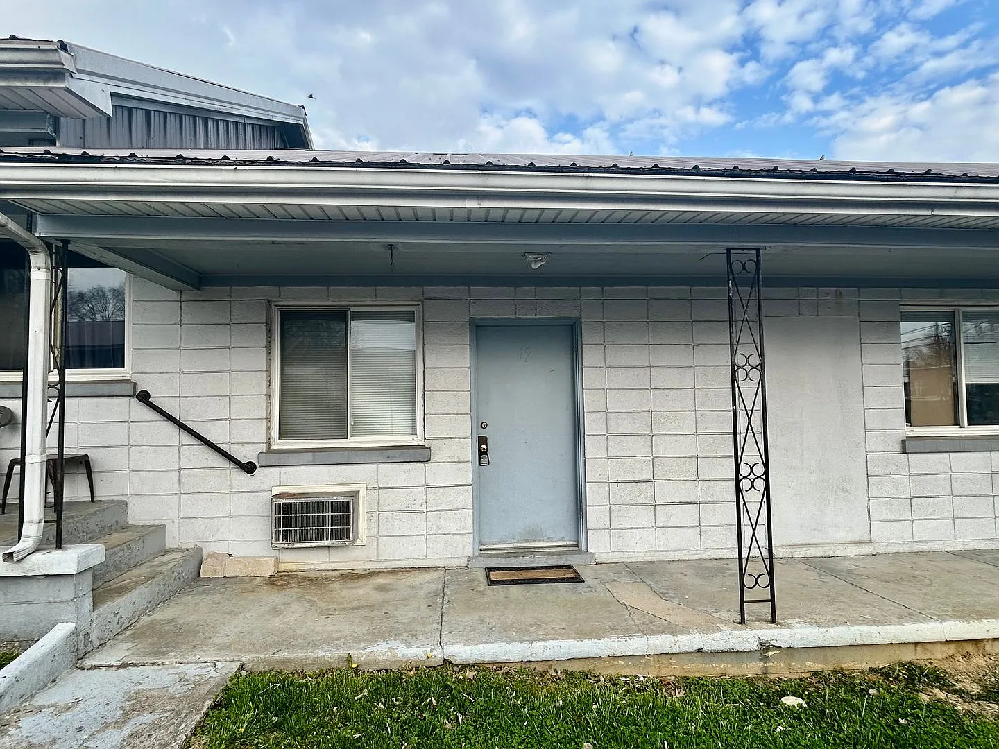 1018 W Lexington Ave — Photo 2