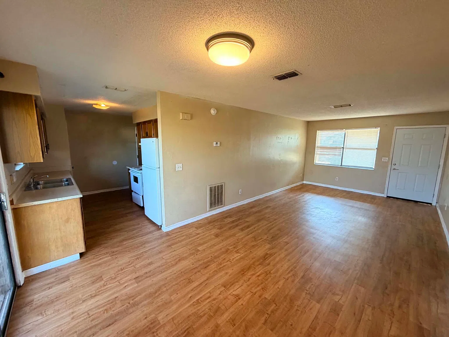 2 bed, 1000 sqft, $1,100 — Photo 3