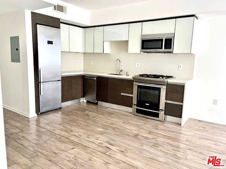 1611 Beverly Gln #3B — Photo 5