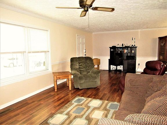 4th image of 230 Orchard Ln