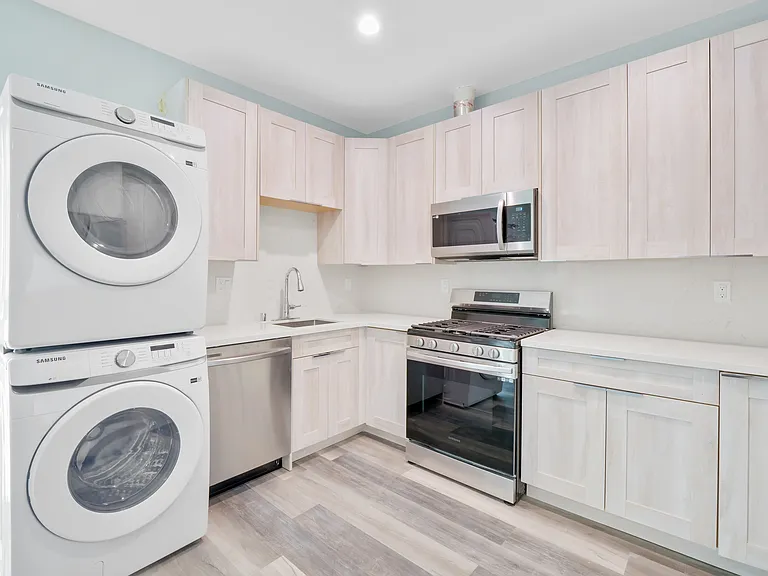 1280 W 37th Pl #B2B3 — Photo 4