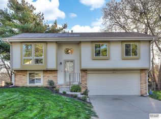 5611 N 127th St, Omaha, NE 68164