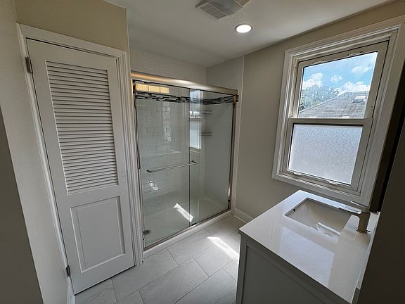 Bathroom shower