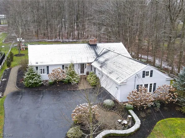 68 Ridgewood Rd, Chagrin Falls, OH 44022