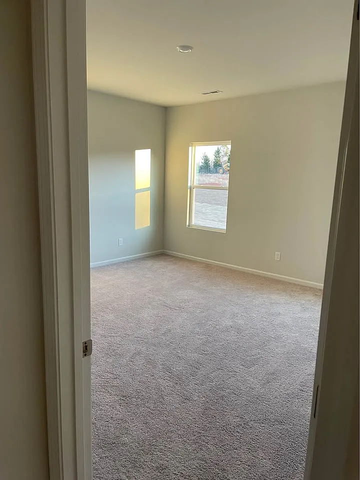 4 bed, 2660 sqft, $2,700 — Photo 3