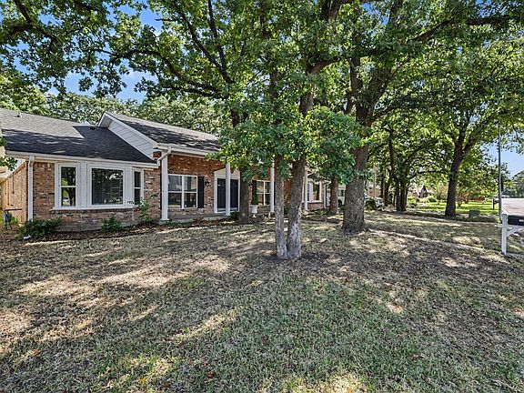 4th image of 2408 Winewood Ln