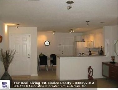 4th image of 4135 Crystal Lake Dr