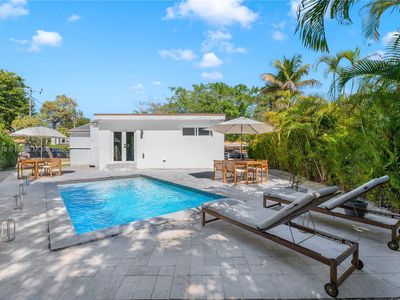 990 SW 11th St, Miami, FL, 33129