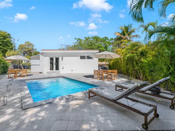 990 SW 11th St, Miami, FL 33129