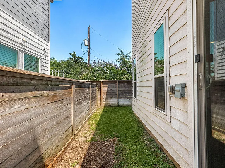 725 N Emile St — Photo 31