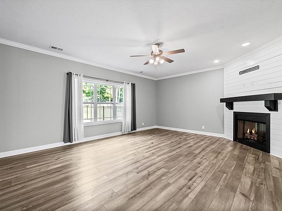 4th image of 1287 Highgrove Ln