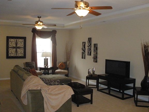 4th image of 816 Skelton Way