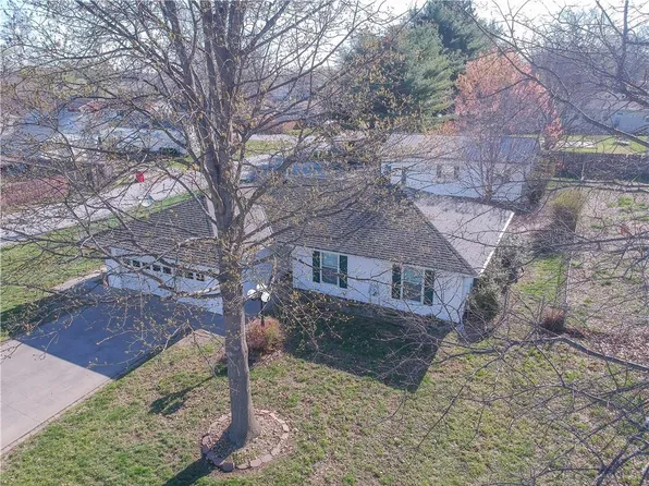 209 N Hudson Rd, Buckner, MO 64016