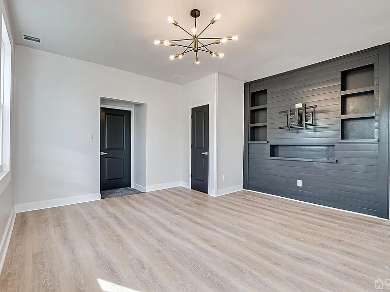 324 Main St #2 — Photo 12