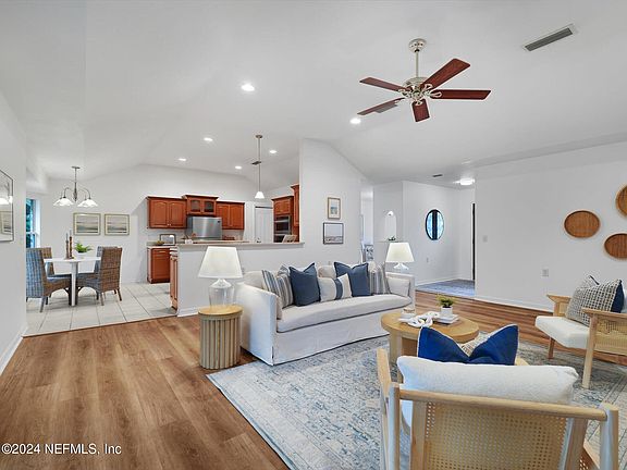 5th image of 216 CRYSTAL COVE Drive