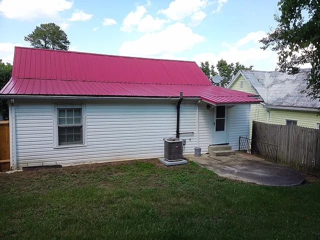 348 Plum St — Photo 14