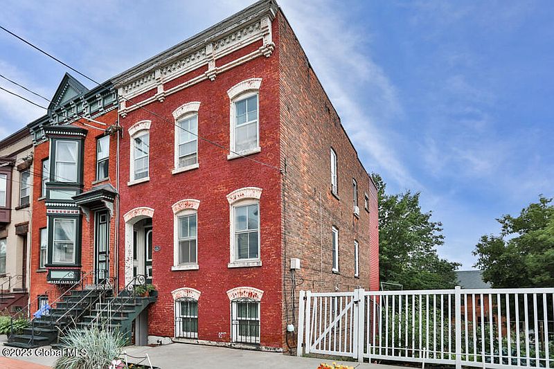 2nd image of 30 Irving Street