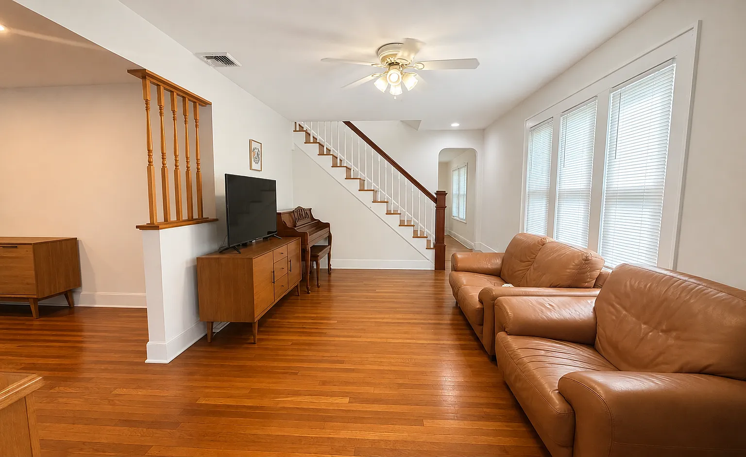 3 bed, 1.5 bath, 1726 sqft, $4,500 — Photo 3