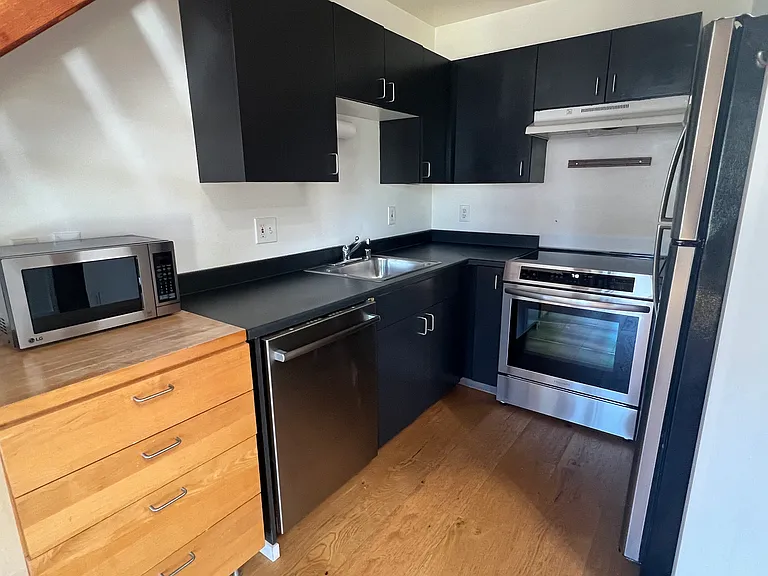 720 York St #218 — Photo 8