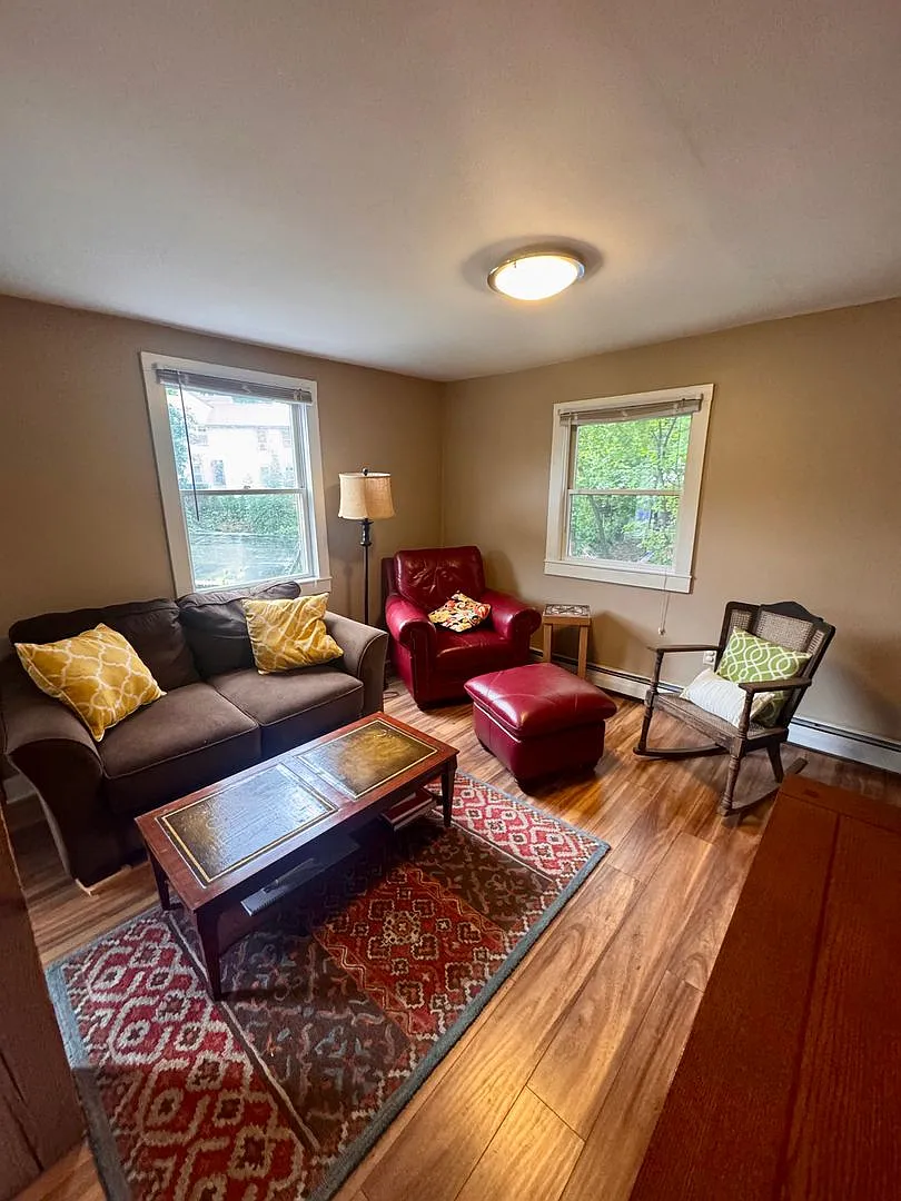 Spacious 3-Bedroom| Downtown Newnarket| Sept 1st! — Photo 2