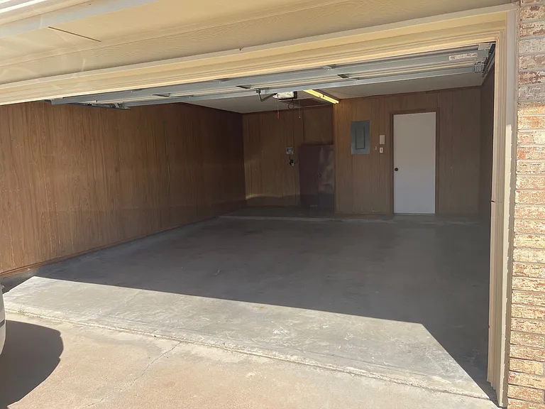 4004 Livingston St — Photo 16