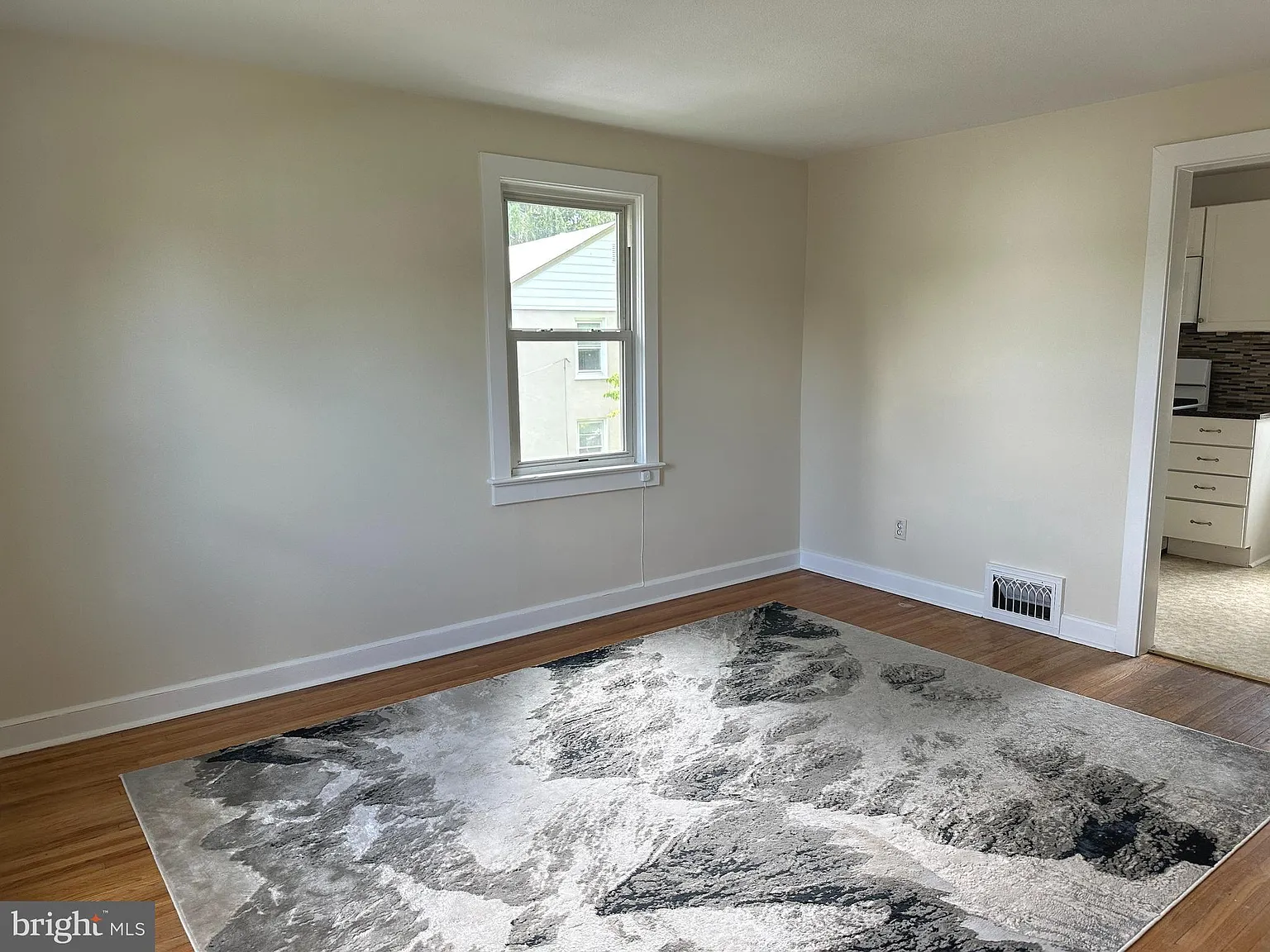 2 bed, 1.0 bath, 900 sqft, $1,800 — Photo 2