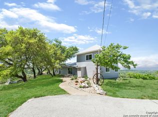 27 Nollkamper Rd, Boerne, TX 78006