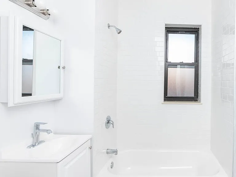 2640 N Milwaukee Ave #3 — Photo 8