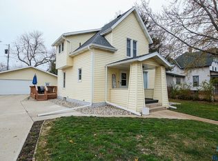 821 E 3rd St, Canton, SD 57013