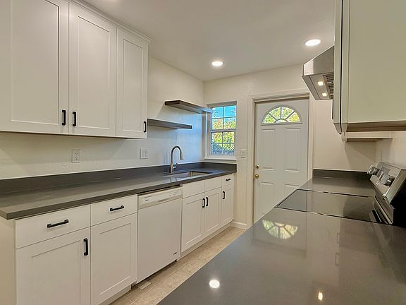 4th image of 895 Brent Dr