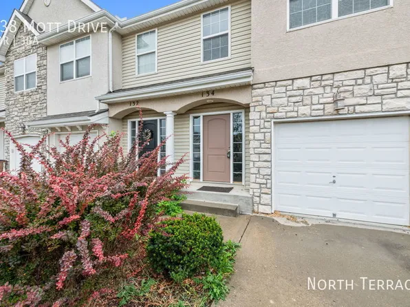 138 Mott Dr, Raymore, MO 64083