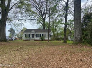 704 E Jackson Rd, Union, MS 39365