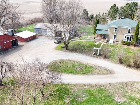 26596 Fairhaven Rd, Chadwick, IL 61014