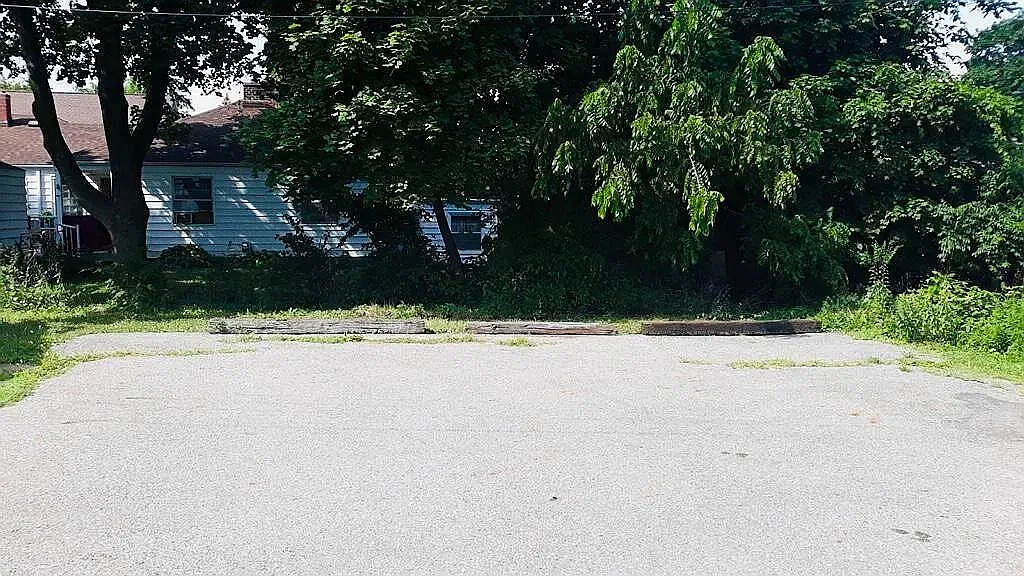 5 bed, 2176 sqft, $4,250 — Photo 4