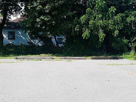 4th image of 646 Stoddard Ave