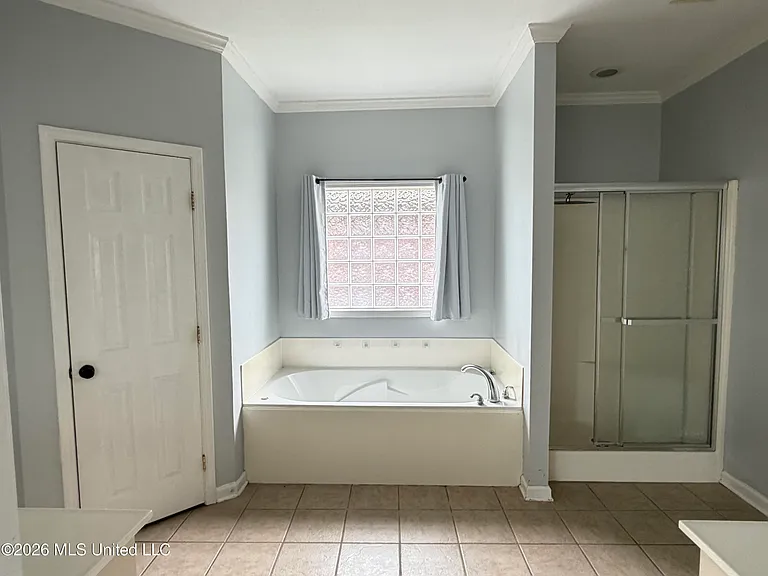 716 Hartwood Cv — Photo 8