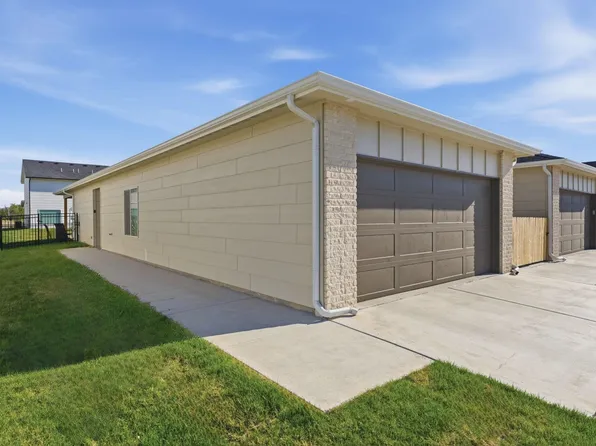 3857 W Longleaf St, Wichita, KS 67205