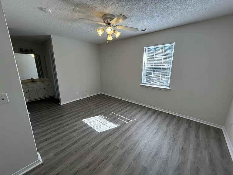 650 N Dixie Ave #A — Photo 15