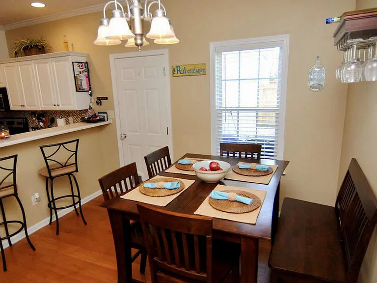 125 N Palm Dr — Photo 5