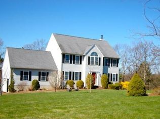 35 Oak Ridge Dr, Wrentham, MA 02093