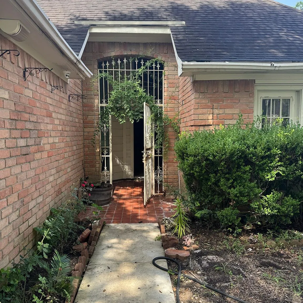 3 bed, 2.0 bath, 1795 sqft, $2,000 — Photo 2