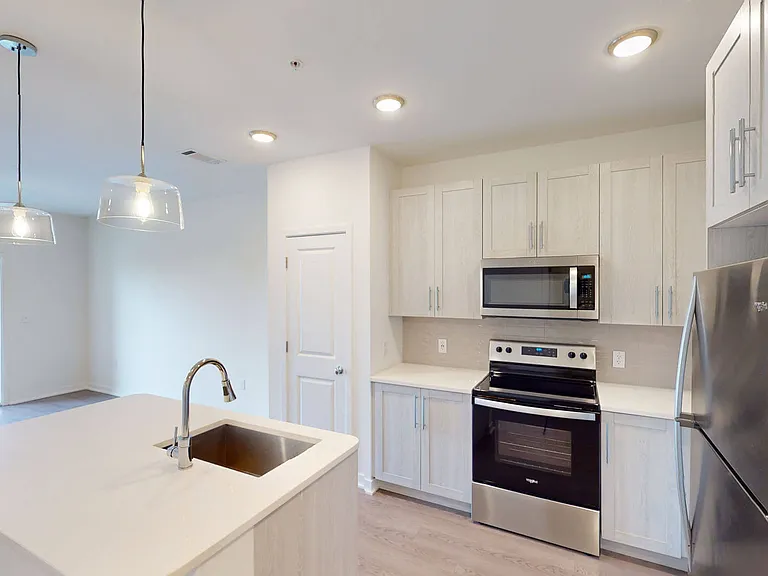 Essex Luxe Apartments — Photo 57