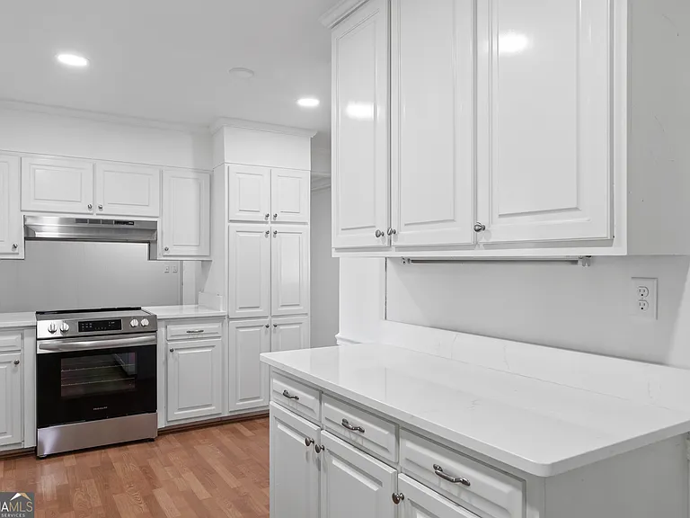 223 Brookwood Dr — Photo 16