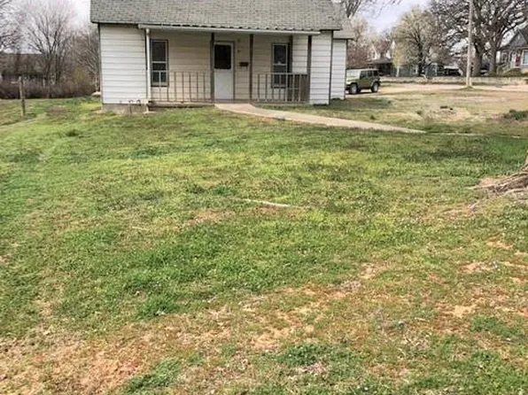 121 N Hooper St, Sedan, KS 67361