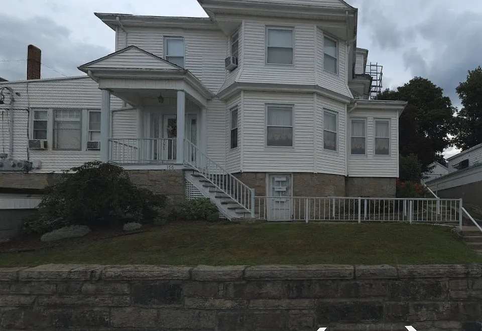 156 Bogle St #1