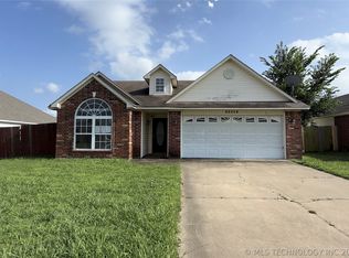 12006 E 115th St N, Collinsville, OK 74021