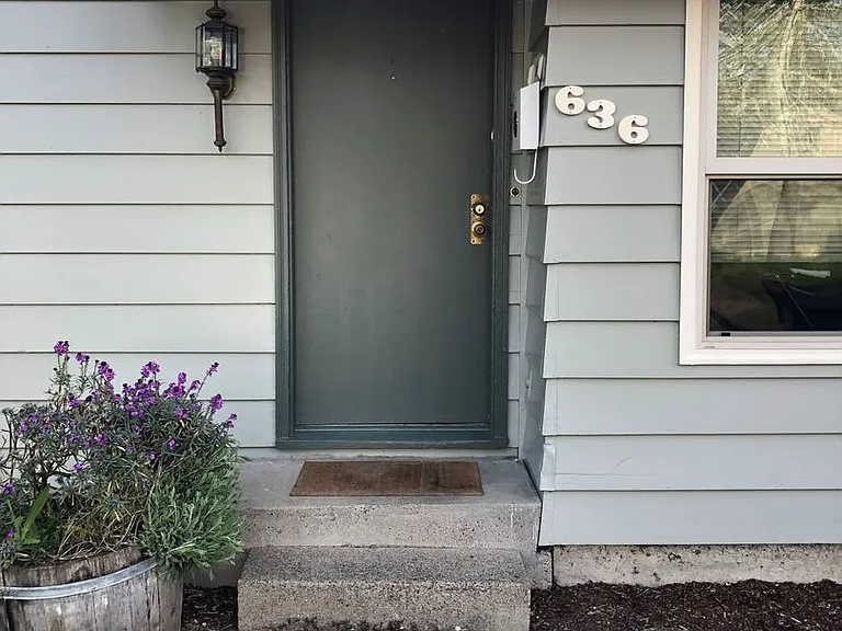 636 NW 21st St — Photo 2