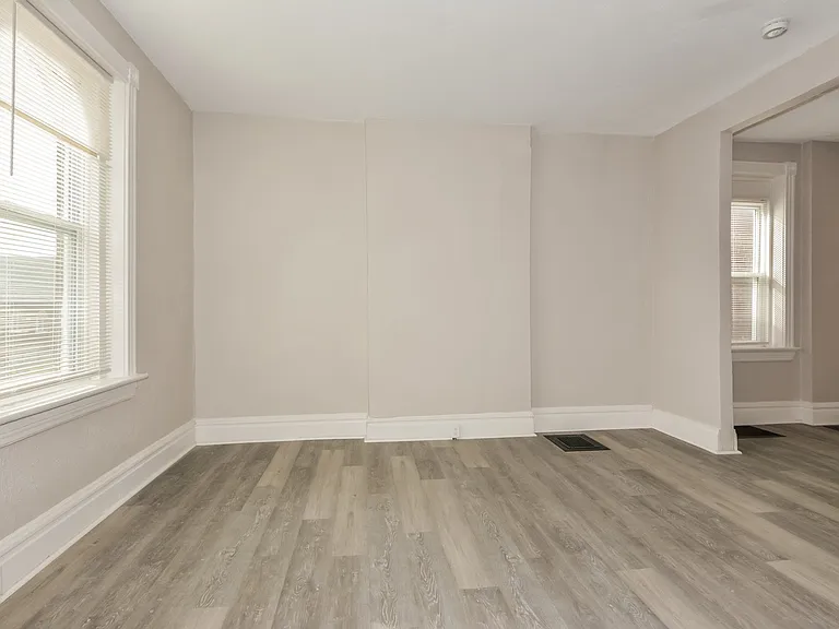 1348885_021_living_room_13448204.jpg