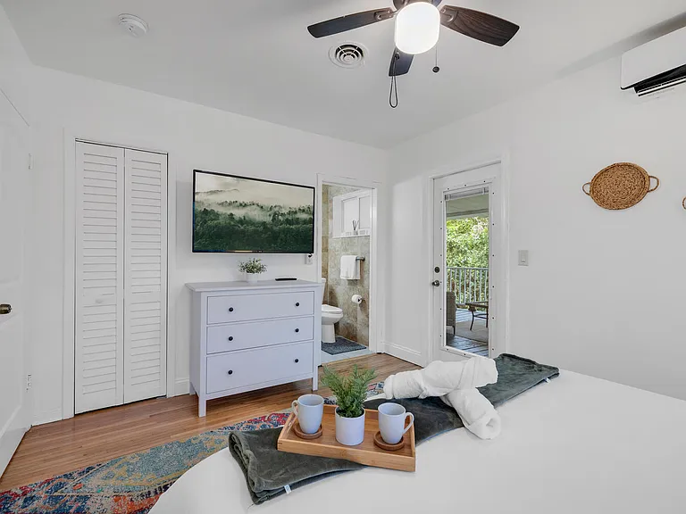 1031 NE Little River Dr — Photo 27