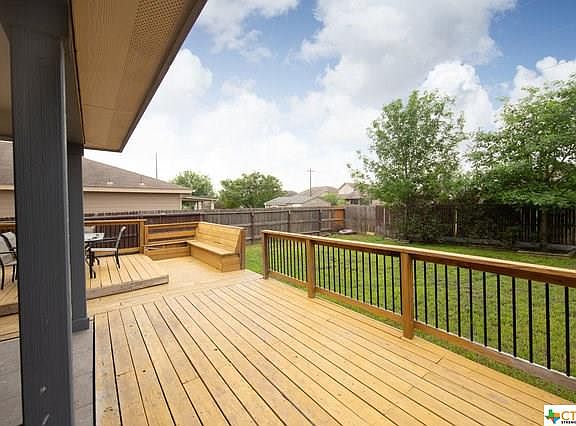 4th image of 2408 Medina Dr